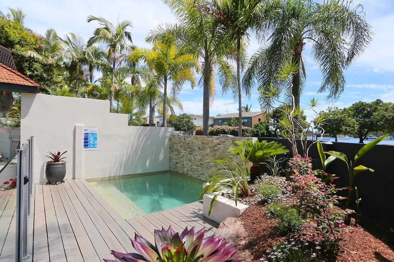Noosa Boutique Apartments & Elkhorn Villas Aparthotel